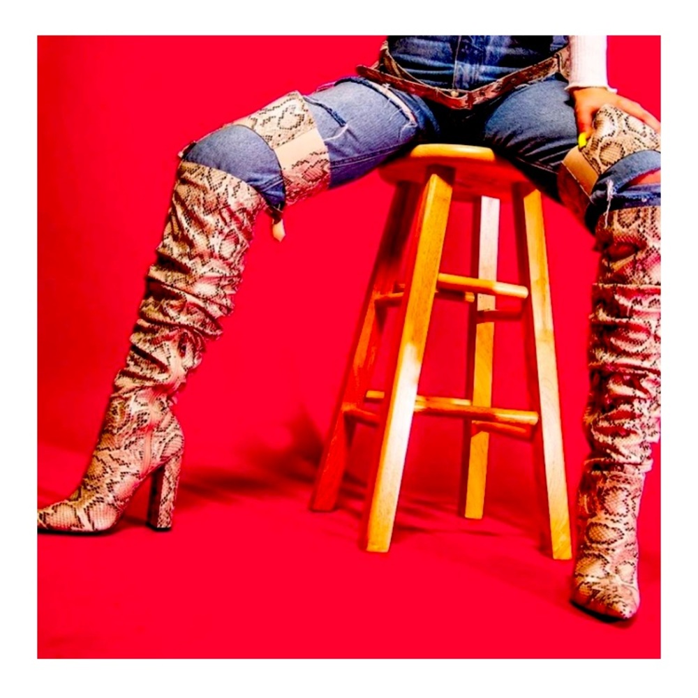 Waist belt boot